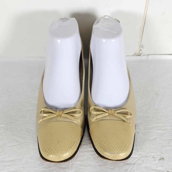 Salvatore Ferragamo Women's US 9 4A Gold Leather Cap Toe Bow Pump Shoes - Picture 3 of 14